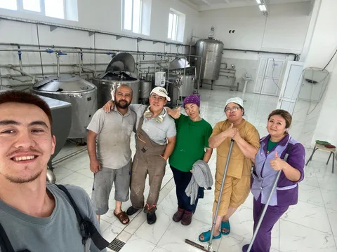 Команда в цехе молочного производства